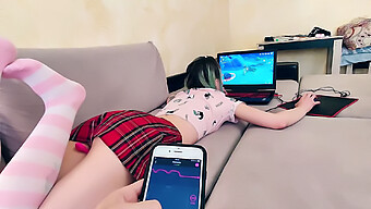 น้องสาวมือใหม่ถูกจับโดยใช้ไวเบรเตอร์ระหว่างเกม โดนพี่ชายเย็ด