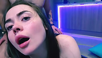 Si Cantik Alami Memberikan Blowjob Liar Sebelum Seks Hardcore