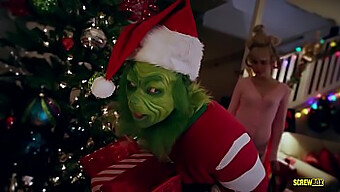 Chloe Couture Ve Cherie Deville, Xxx Grinch Parodisinde Başrolde